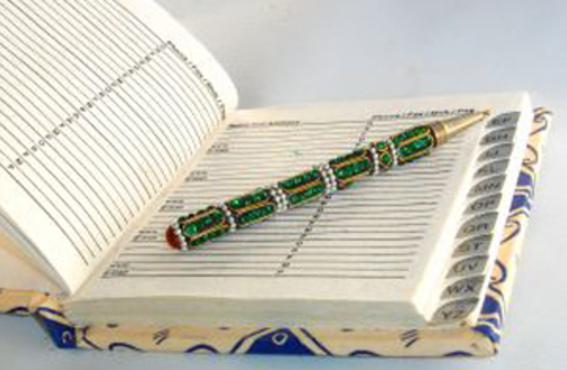 book-pen-diary.jpg