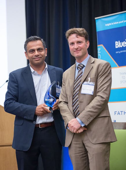 Content Dam Ww Online Articles 2016 06 Ashwin Gulati Of Spiral Water Left Accepts Bluetech Innovation Award From Paul O Callaghan Of Bluetech Research