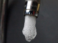 Content Dam Ww Online Articles 2016 08 Ww Newscast 20160815 Story4 Water Running Out Of A Faucet Public Domain Pixelmaniac Pictures 200x150