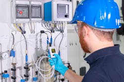 The Liquiline Mobile CML18 handheld transmitter provides reliable checking and easy troubleshooting of an installed measuring system. The Liquiline Mobile CML18 handheld transmitter provides reliable checking and easy troubleshooting of an installed measuring system.