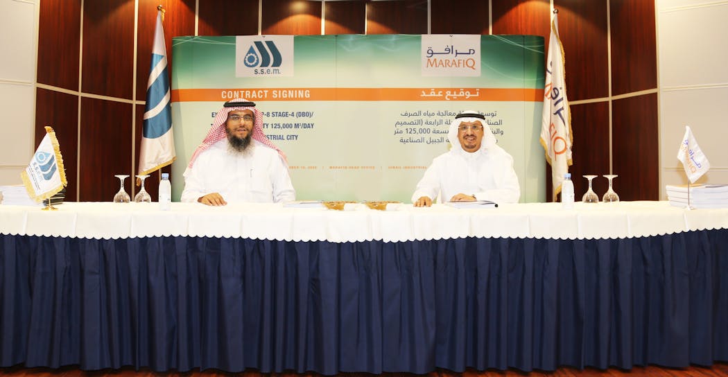 Abdullah Khalifa Al-Buainain, president and CEO of Marafiq signs the fourth phase contract with Moath Al Sohaibani, general manager of the Saudi Electrical and Mechanical Services Company to expand its Industrial Wastewater Treatment Plant 8 in Jubail Industrial City.