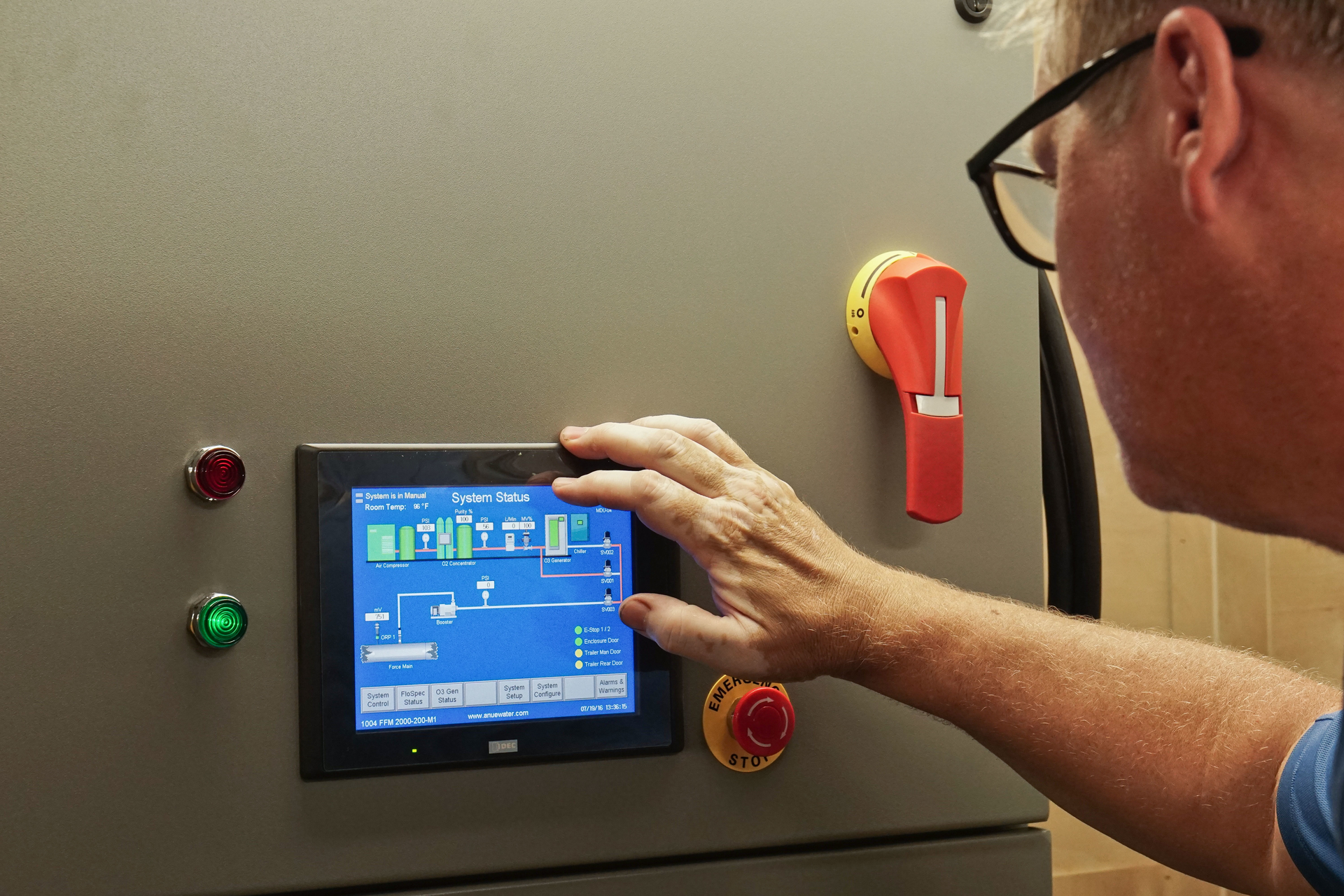 Anue Photo Technician Working Monitor Excellent!