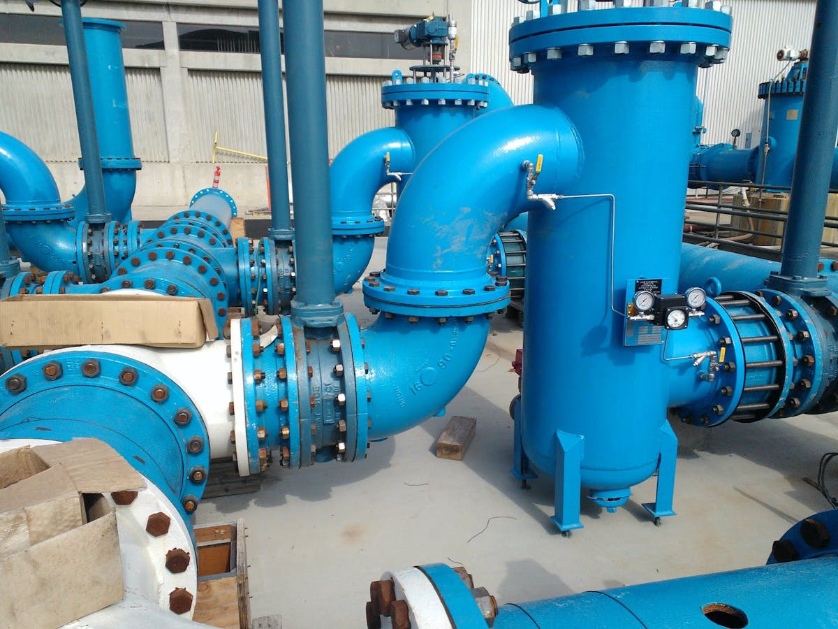 The flexible and reliable design of automatic scraper strainers helps protect downstream equipment while effectively processing wastewater.