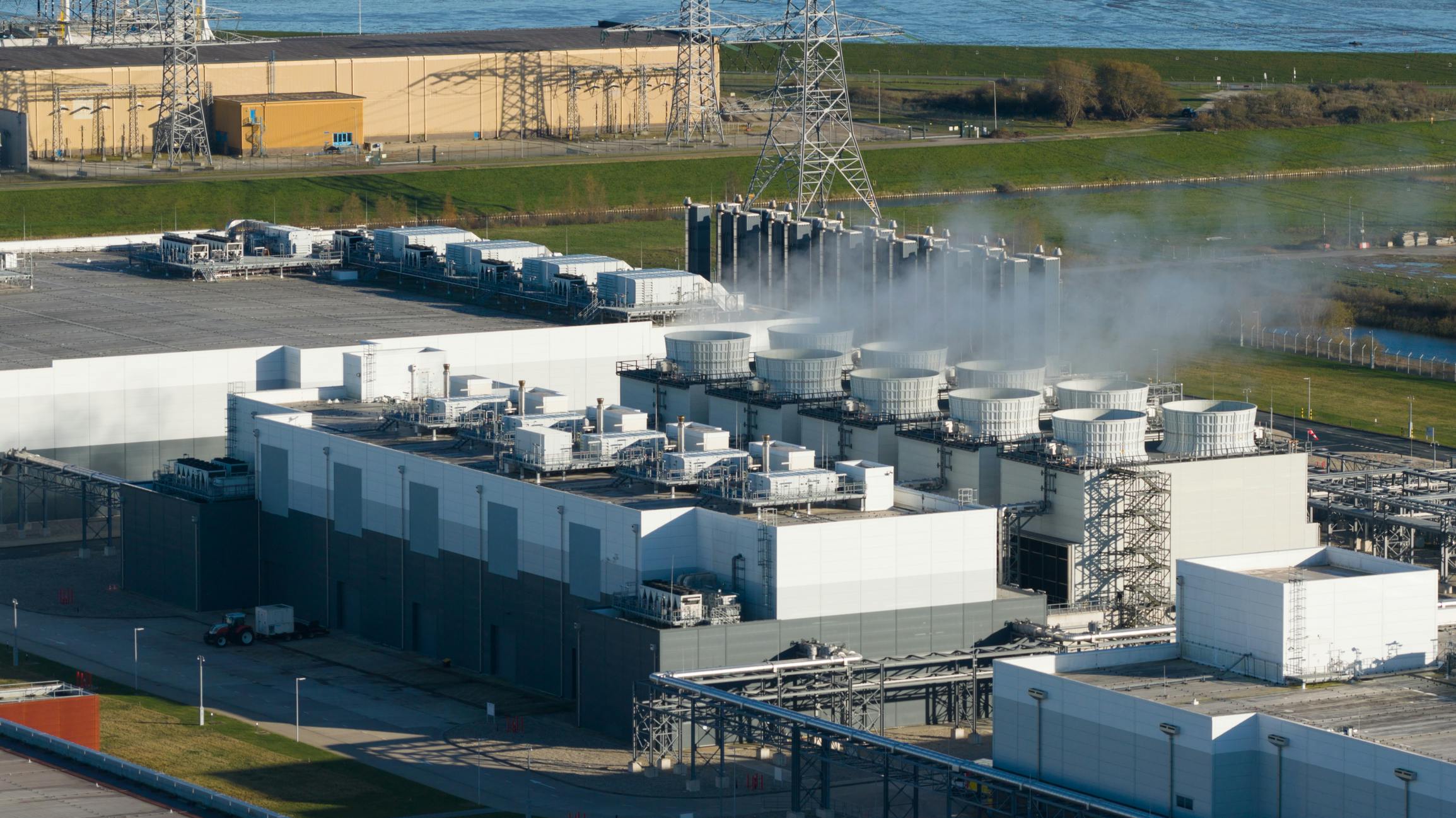 6adb737d8ae4dcd2080c3153 Data Center Cooling Dreamstime
